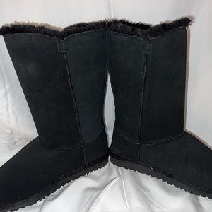 Brand new never worn UGG Bailey button triplet ll boots